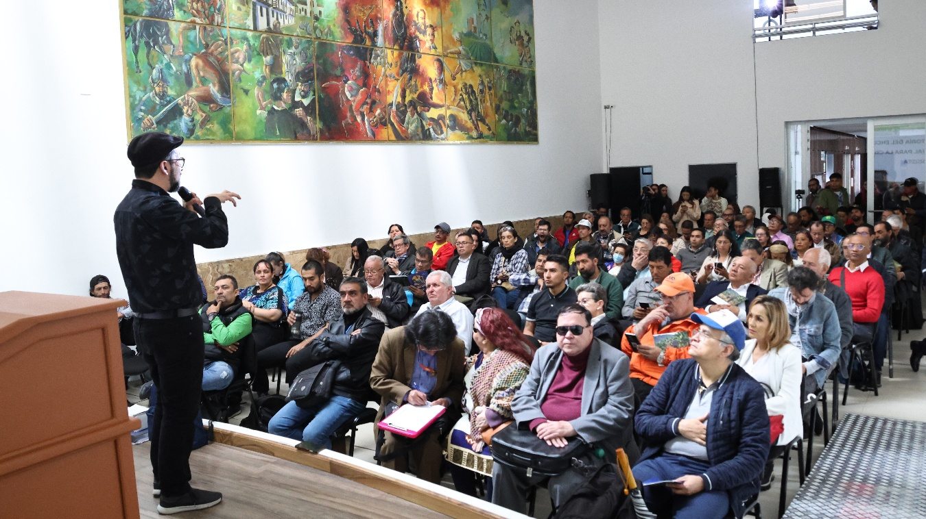 Asamblea de medios comunitarios y alternativos de Bogotá en sede Unidad Solidaria / foto cortesía Unidad Solidaria